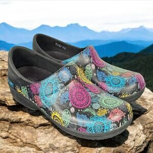 CROCS Neria Pro II Graphic Clog Womens 8